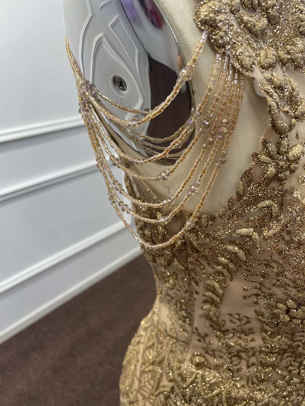 Luxury Gold Embroidery Beaded Evening Dress Mermaid Appliques Sleeveless Illusion Arabic Formal Party Prom Gowns Vestido De Gala