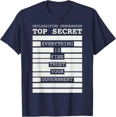 Alles ist in Ordnung, vertrauen Sie Ihrem Regierung, lustiges Herren-T-Shirt „Redacted“ im Y2k-Stil, für alle politischen Skeptiker, Libertarianer, die so sagen: „Y2k Calling All Political Skeptics, Libertarians Saying Tee“ – Detail 12