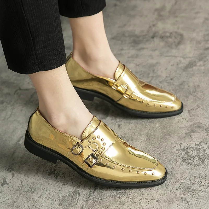 Fashion Golden Derby Shoes Men Stage Performance Shiny Shoes Acrobat Pointed toe Leather Shoes Slip On Male Barber Shoes Casual