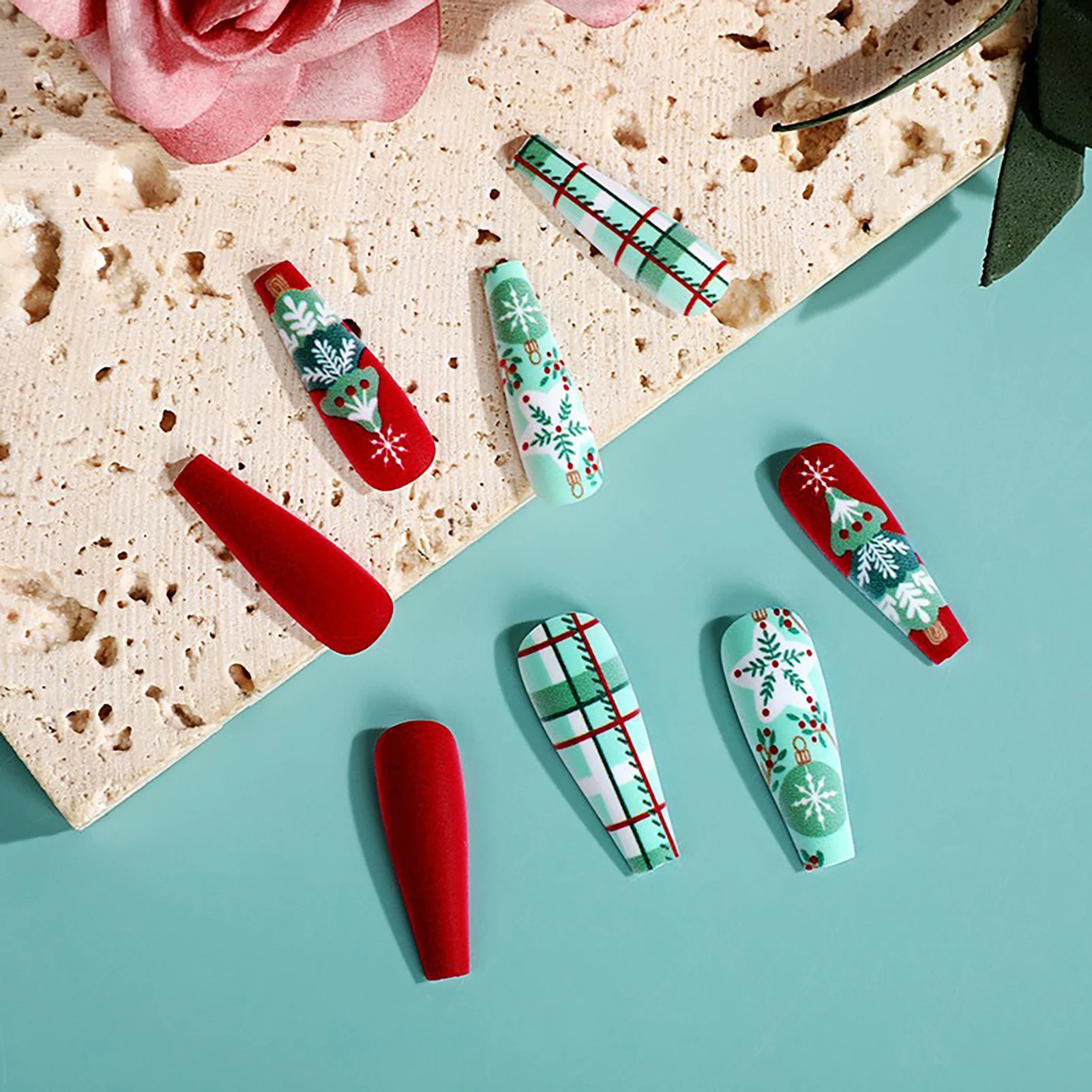 Matte Fake Nail for Women Christmas Red and Green Tree Pattern Artificial Nail for Women and Girl Nail Salon at Home