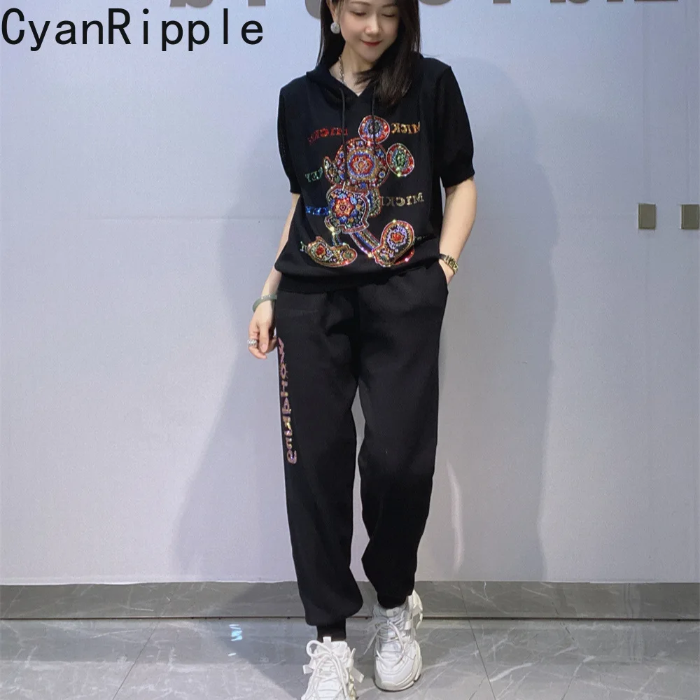 

Модный летний женский комплект из двух предметов: вязаный пуловер с коротким рукавом и стразами в стиле Микки Маус + повседневные брюки-шаровары с эластичным поясом