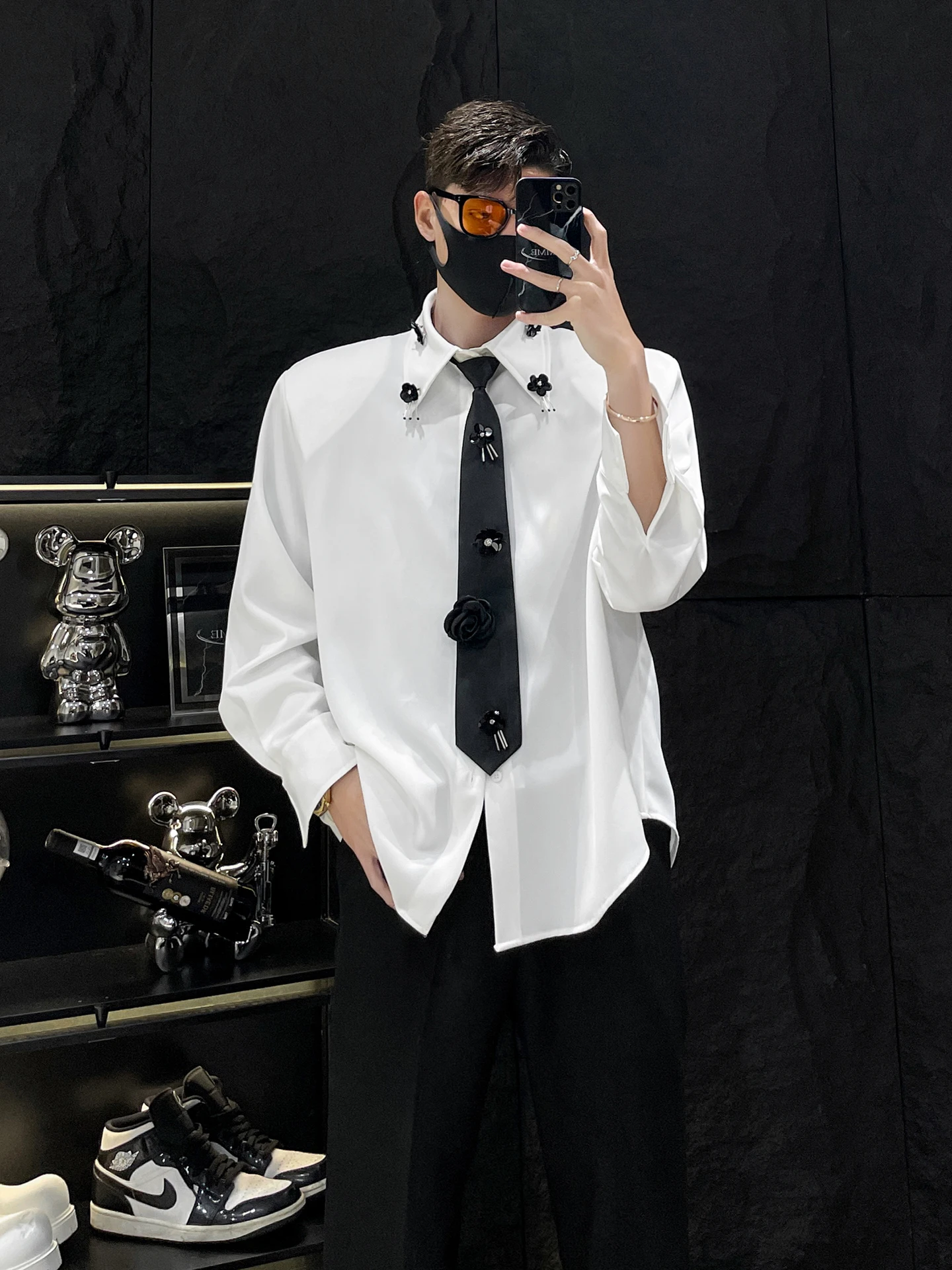 

HOMME Casual Loose Fit Men's irt White with Tie Floral Decoration No Ironing Required Youthful Sle Long Sve arp Collar