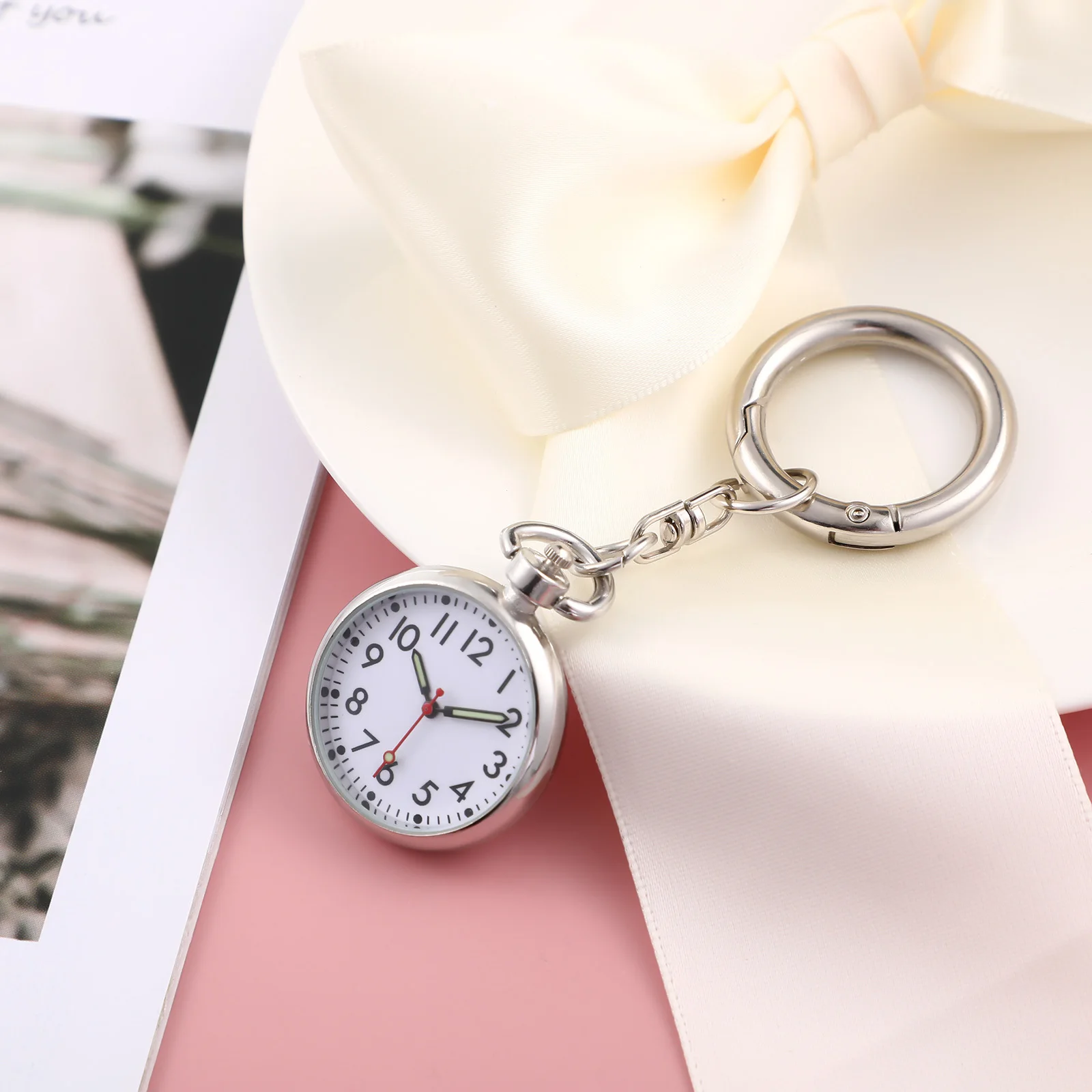 Llavero de enfermera, reloj de bolsillo luminoso de cuarzo para personal médico, reloj Fob pequeño con Clip, regalo para profesionales de enfermería