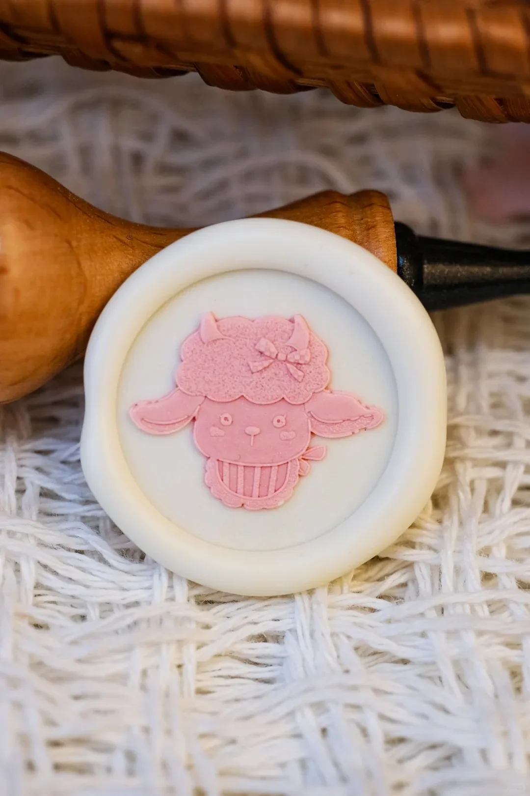 Nuevo sello de cera de cordero bonito, cabeza de latón, diseño único, sello de cera de sellado redondo de ovejas, tallado, letra en relieve 3d, sellos para álbum de recortes, Juguetes