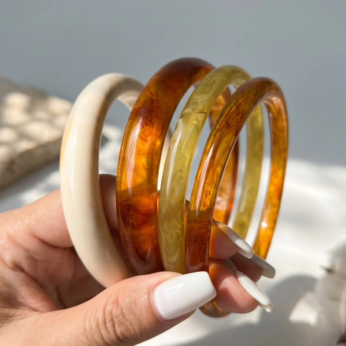 4-teiliges Elegantes Retro-Acryl-Armband-Set für Damen, Modischer Punk-Stil, Einfache Stapelbare Harz-Armreifen, Boho-Schmuck für Alltag und Partys, Geschenke