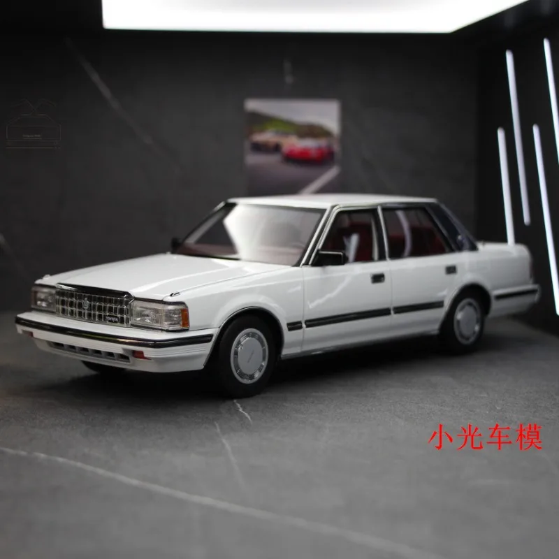 

Xiaoguang 1:18 Crown MS122, литая под давлением модель автомобиля из сплава, игрушка для мальчиков, коллекционное украшение для взрослых.