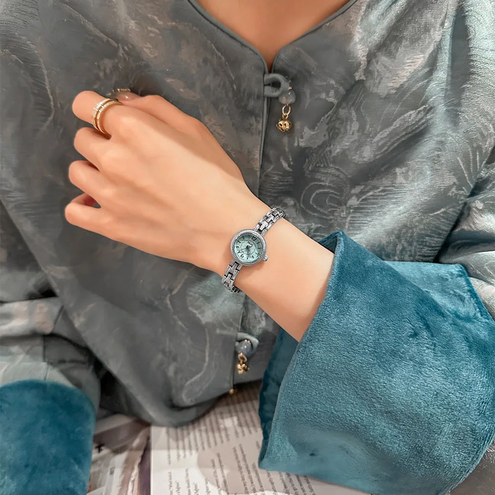 Light Luxury Vintage Bracelet Women's Small Gold Watch Exquisite Small Fashion Girl's Watch Casual Elegant Quartz Gift Watch