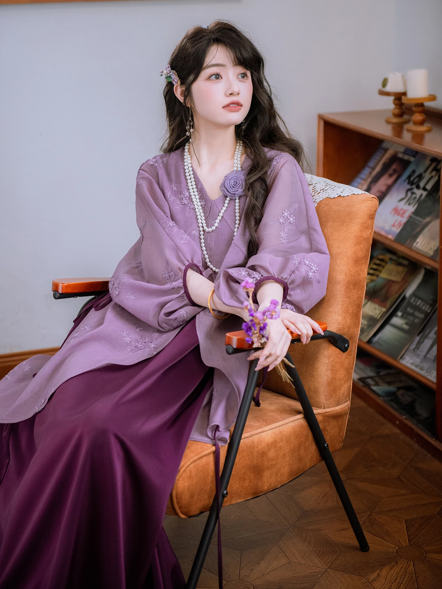 

Новое женское длинное платье из атласа с вышивкой в китайском стиле Violet Iris, имитация двух частей, с цветочным принтом, свободный крой, А-силуэт