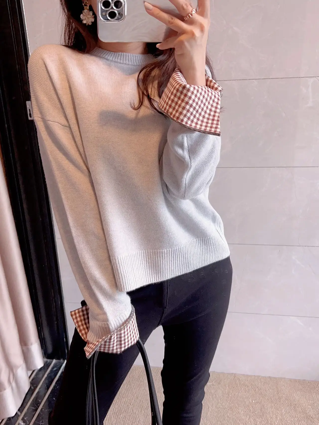

Soft Woolen Knitted irt Light ey with Chain Sve Red And ey Plaid Pattern Princ Sle Women's Faion Autumn Wear