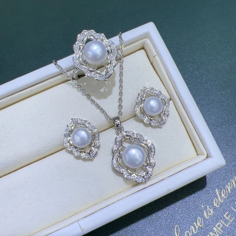 

Natural high-quality freshwater pearls inlaid with elegant and sophisticated vintage fashion