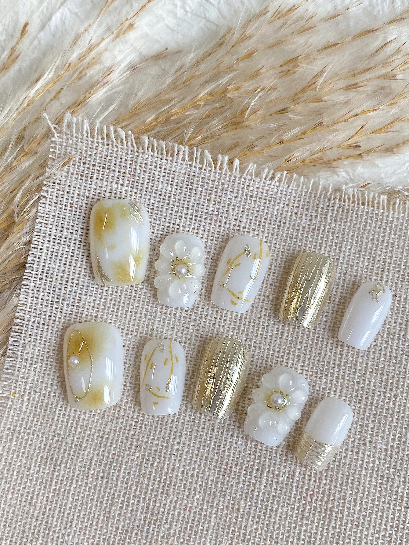 10 Pieces of Embossed Pearl Fl - Embroidery Embellishments 评论和价格
