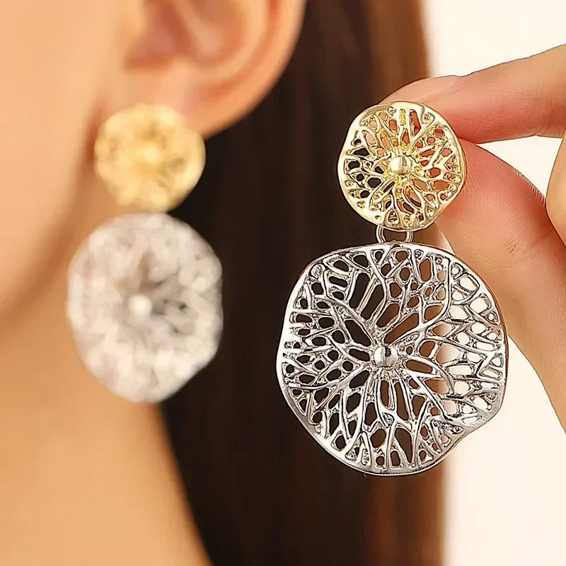 

Unique Design Round Hollow Contrasting Flower Earrings For Women Fashion Daily Accessory Party Jewelry Birthday Anniversary Gift