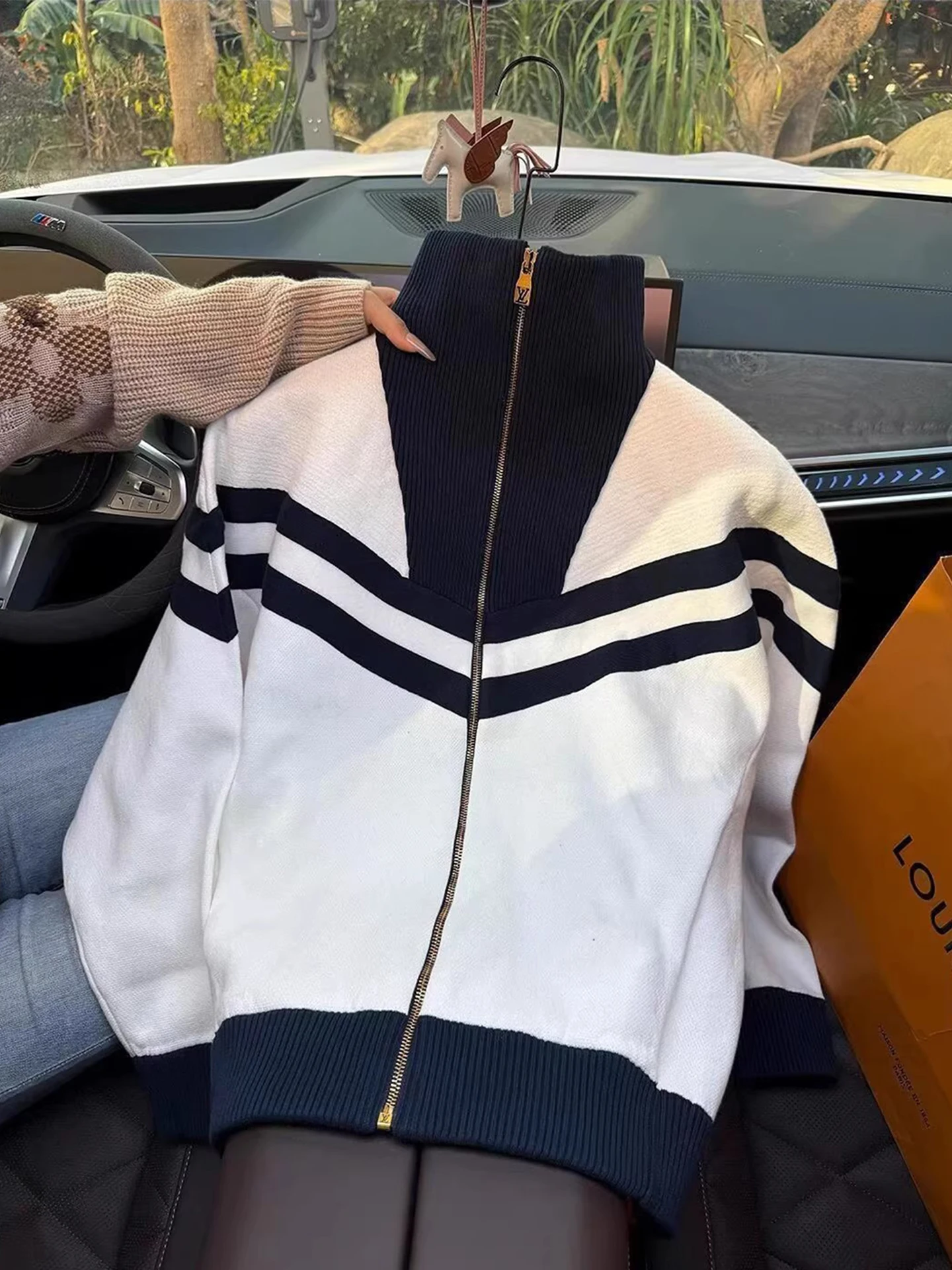 

Мужской вязаный кардиган класса люкс с полосатыми вставками из смесовой шерсти, приталенный, с длинными рукавами, на молнии, весенняя мода