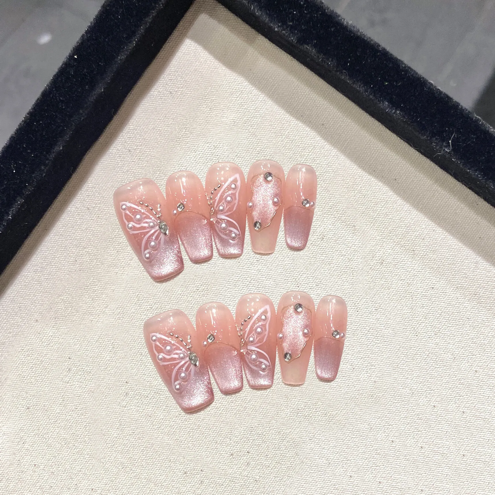 10 قطع من الأظافر المصنوعة يدويًا الفرنسية السوداء على الأظافر، أظافر وهمية مع فيونكة وردية ثلاثية الأبعاد يمكن ارتداؤها، أظافر صناعية، أظافر صناعية