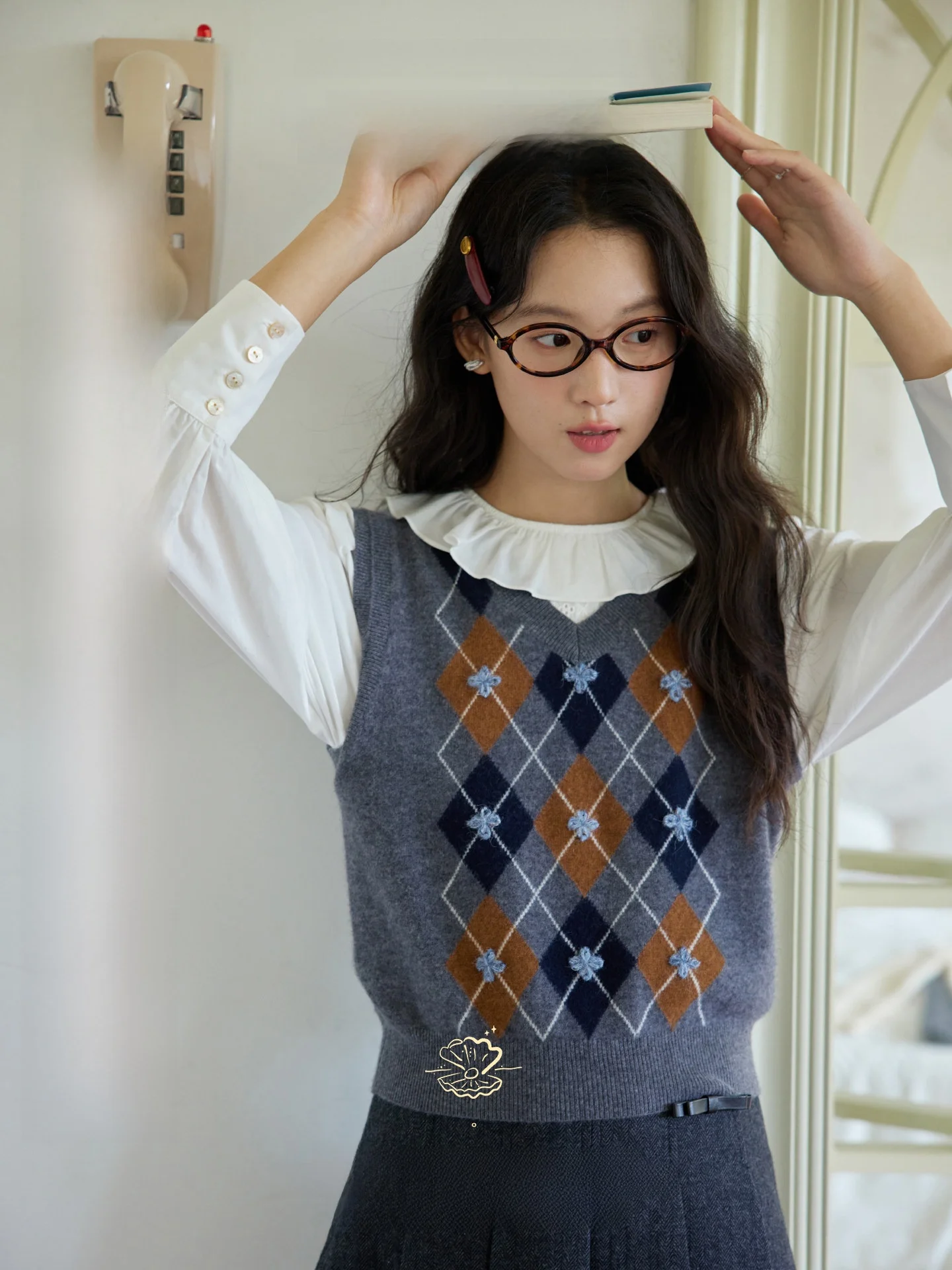 

Новинка! Осенне-зимний винтажный вязаный жилет с V-образным вырезом и бриллиантовым узором для женщин, свободный крой, из шерстяной смеси, приятный к телу.