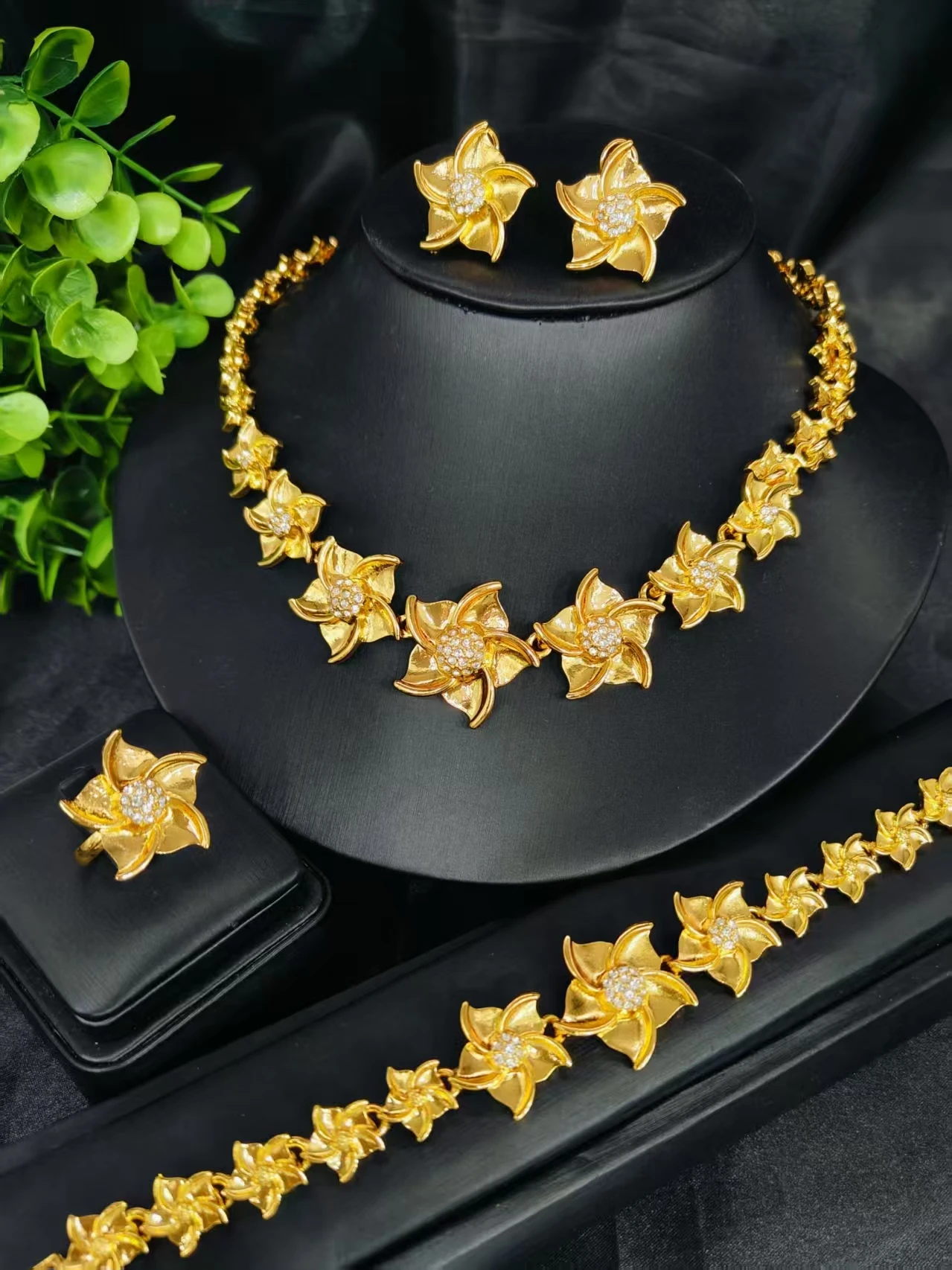 

Luxury Dubai Wedding 24k Gold Plated Arab Bridal Necklace Bracelet Earrings Ring Elegance Jewelrys Set