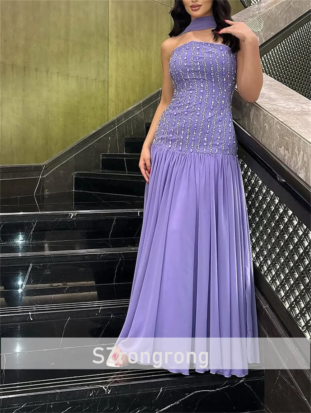 Dramatisches, saudi-arabisches A-Linien-Kleid aus Chiffon mit U-Boot-Kragen, rückenfrei, langes, perlenbesetztes Kristall-Abendkleid für maßgeschneiderte Brautlässe