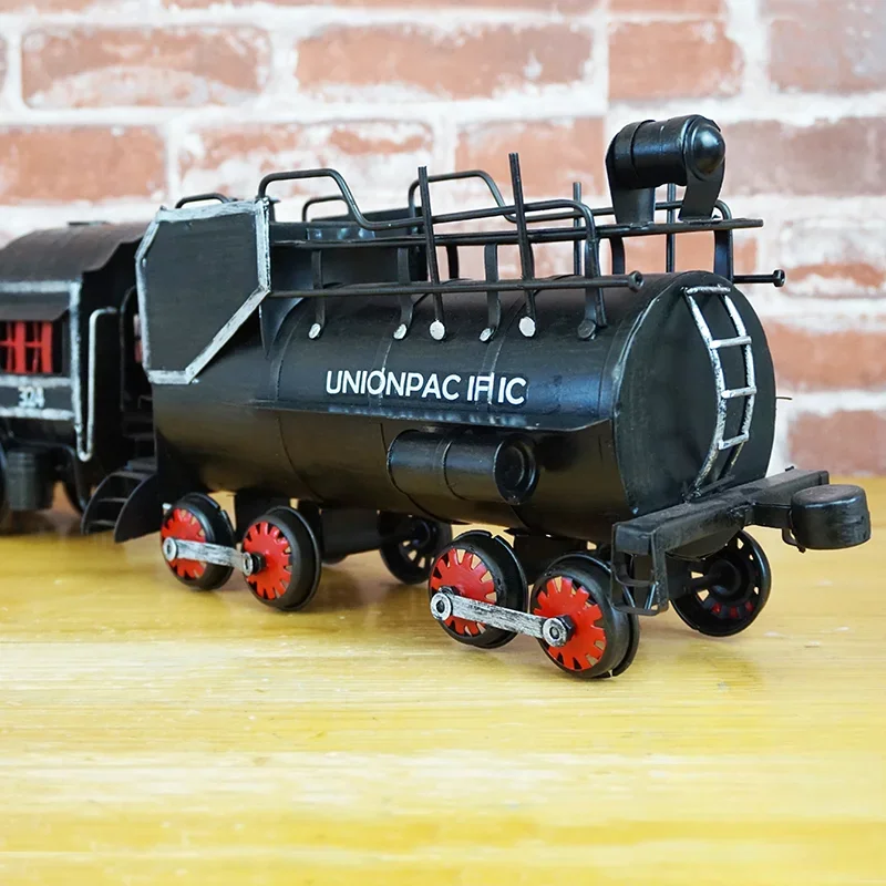 Retro รถไฟไอน้ํารุ่นดีบุกหัวรถจักรตกแต่งบ้านตกแต่งไวน์ตู้ตกแต่ง Cafe รถไฟของเล่น