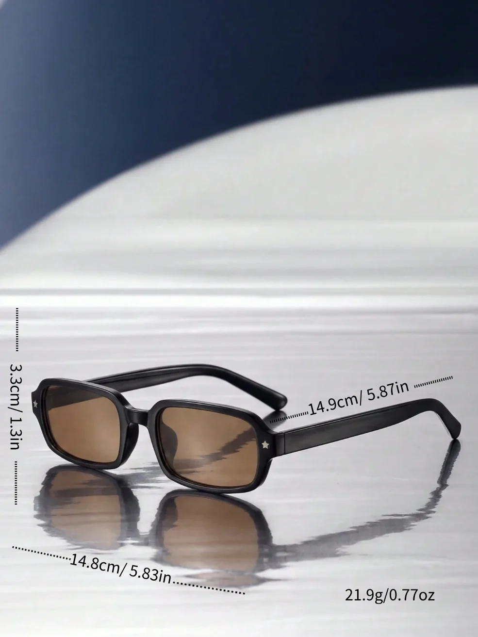 Rectangular small-frame fashion glasses, decorated with a five-pointed star pattern, suitable for street style and campus outfits