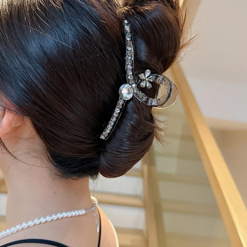 

Shiny Crystal Flower Bangs Broken Hair Grab Clip Korean Temperament Premium Sense Delicate Disc Hair Large Shark Clip Hairpin