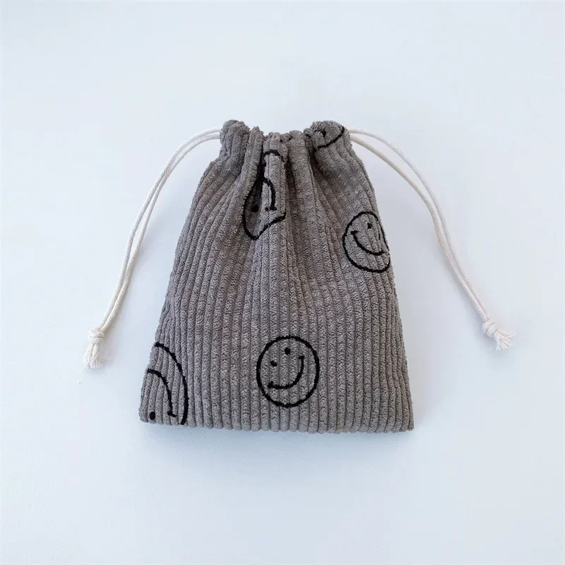 Smiling Face Corduroy Drawstring Bag กระเป๋าแต่งหน้าผู้หญิงกระเป๋าเครื่องสําอางแบบพกพาเหรียญ Draw String กระเป๋ากระเป๋าสําหรับสตรี