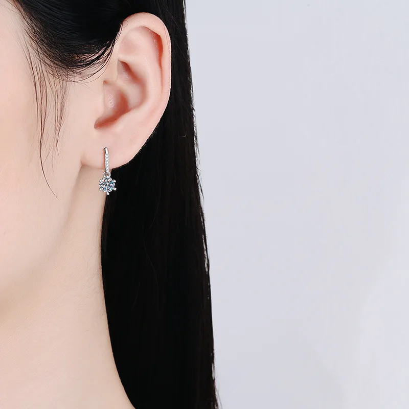 

Platinum PT950 18K Gold Earrings 50 Points D Color Moissanite Snowflake Ear Hook for Women Moissanite Earrings for Women