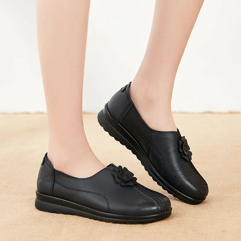 Spring Autumn Women's Loafers Genuine Leather Slip On Flats Shoes Ladies Breathable Casual Walking Shoes Mother Shoes Plus Size