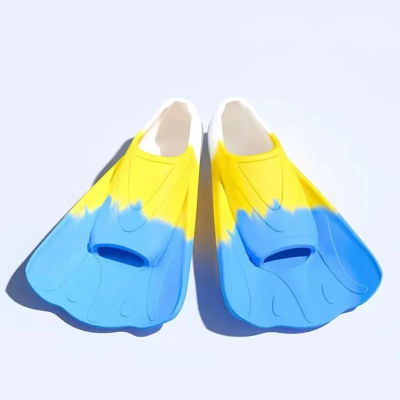 

Low MOQ Custom Silicon Comfortable Full Foot Pocket Short Blade Comfortable Diving Flippers Swimming Fins