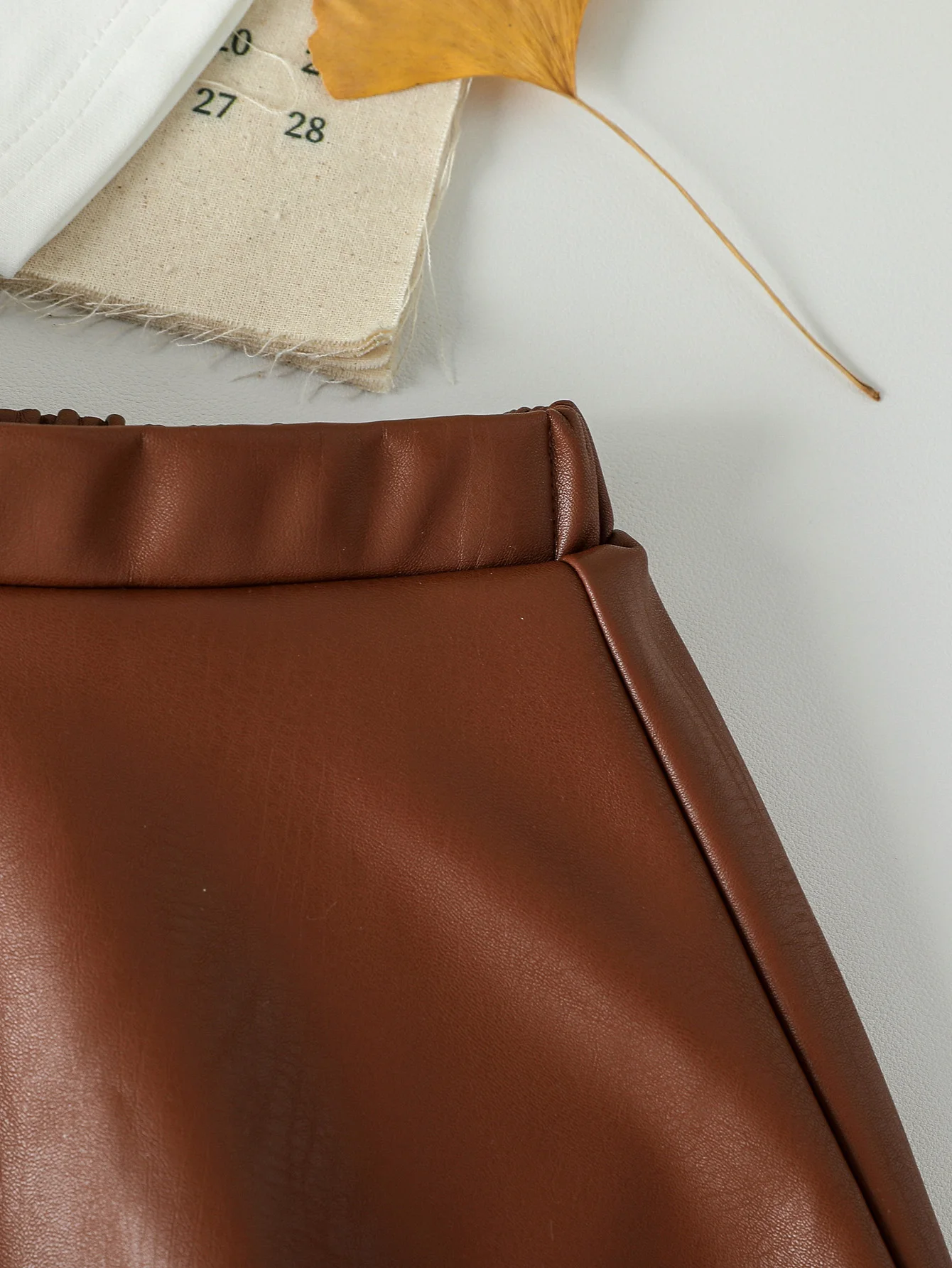 طفل الفتيات الملابس مجموعة ربيع الخريف نمط قصير القوس كم طويل أعلى + تنورة جلدية قصيرة 2 قطعة ل 3-24 متر الفتيات الزي الأنيق