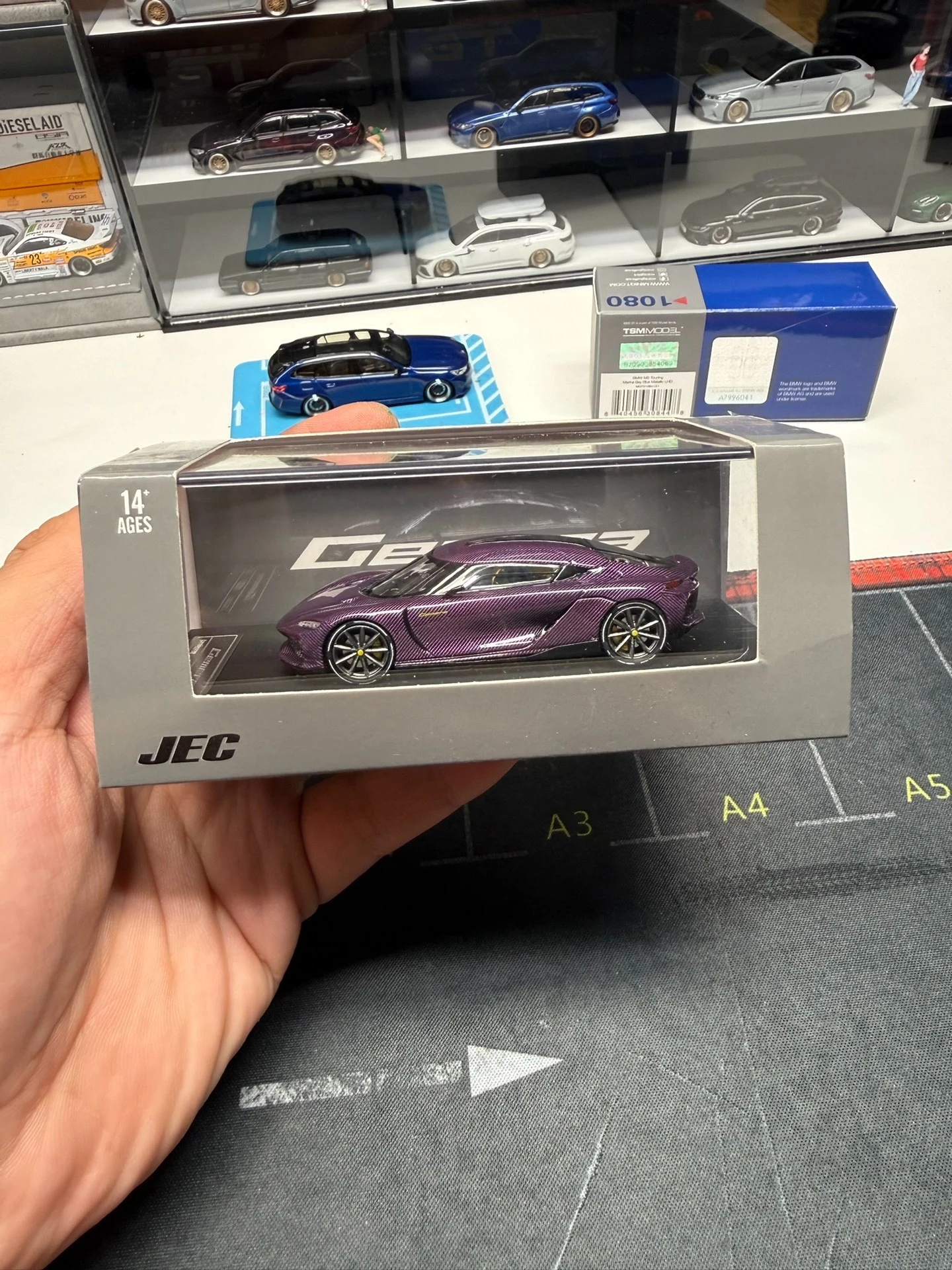 Diecast 1:64 Scale Gemera Classic Alloy Car Model view 6