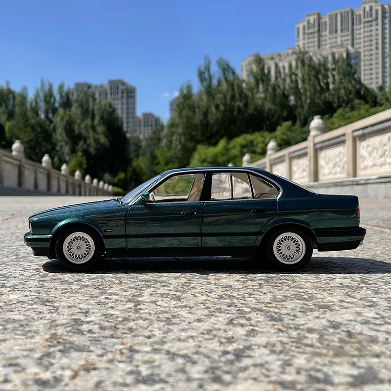 1988 535I E34 535 Minichamps Original Factory 1:18 5 Series Simulation Alloy Car Model