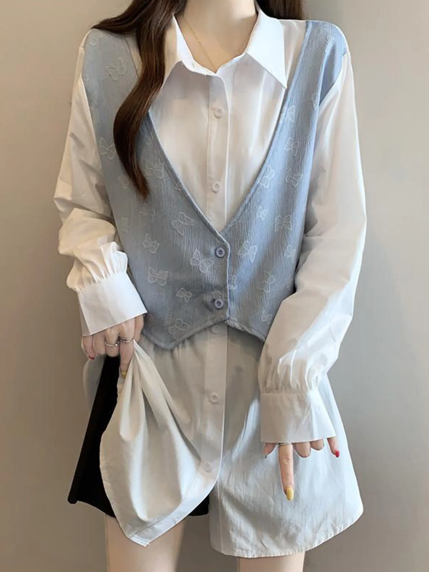 

Женская удлиненная блузка больших размеров в корейском стиле с пуговицами, пэчворком и эффектом утяжки живота, удобная для повседневной носки