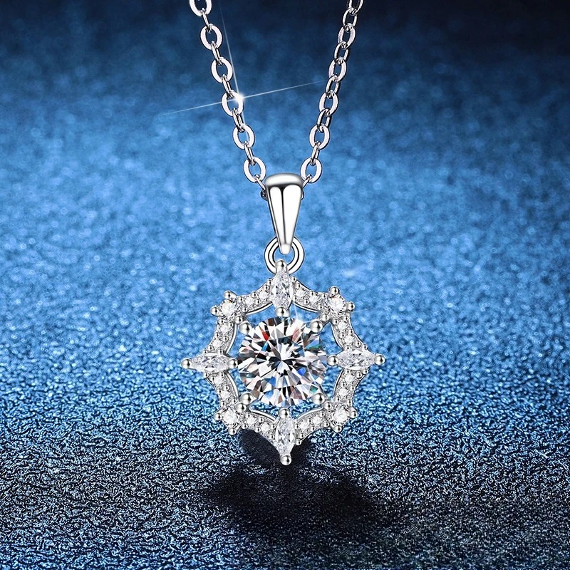 

Original 1 Carat Moissanite Dream Catcher Necklace Platinum PT95018k Gold Four-star High-end Accessory Moissanite Necklace