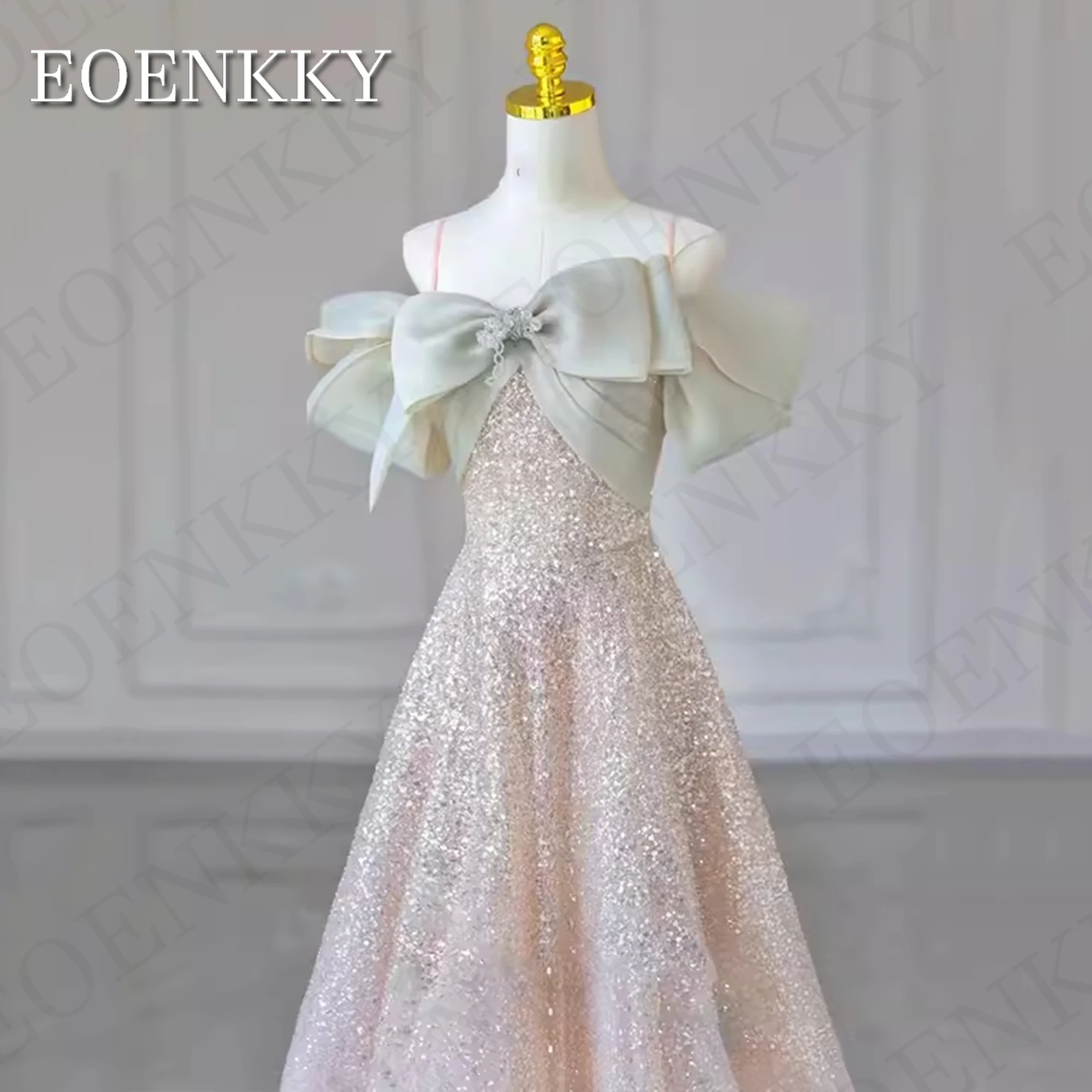 Robe de Bal de Forme Trapèze à Bretelles Spaghetti, Tenue de Luxe à Paillettes, Éducative, pour Anniversaire, 2024 Robe de bal de fin d'année à bretelles spaghetti 2024 Luxe  Robe d'anniversaire pailletée avec nœud