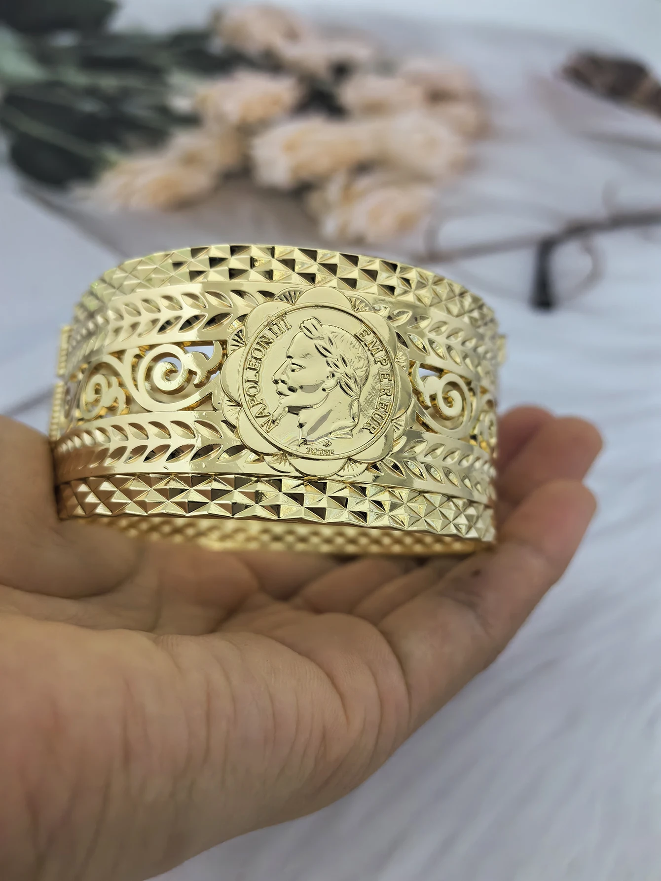 A Finely Engraved Alloy Bracelet Napoléon Figurines Alloy Bangle Bridal Jewelry Can Be Opened image 6