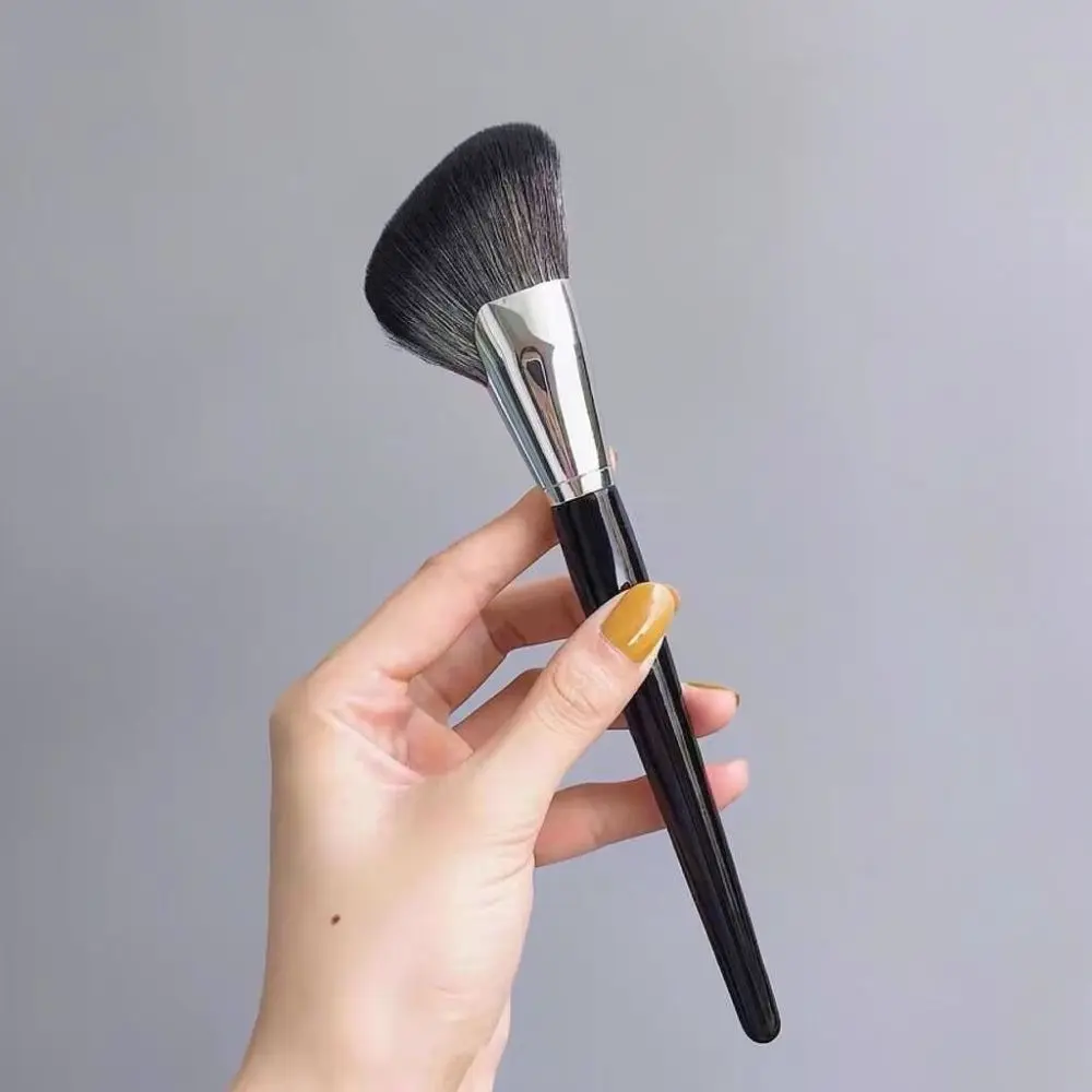 Professional Angled Contour Brush Synthetic Hair Makeup Tool For Face Sculpting Soft Bristles For Seamless Shading Beauty Looks