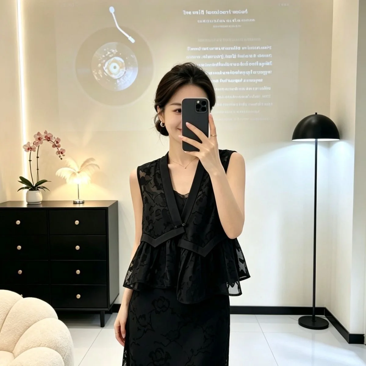High-End Chinese Style Embroidered Women's Vest Jacket Thin New 2026 Heavy Embroidery Lightweight Top Outerwear