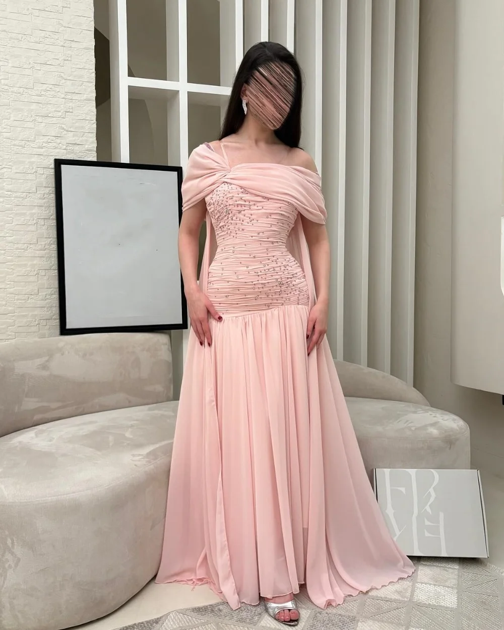 Personalizado rosa modesto chiffon plissado miçangas strass drapeado a linha fora do ombro vestidos longos vestidos de noite requintado