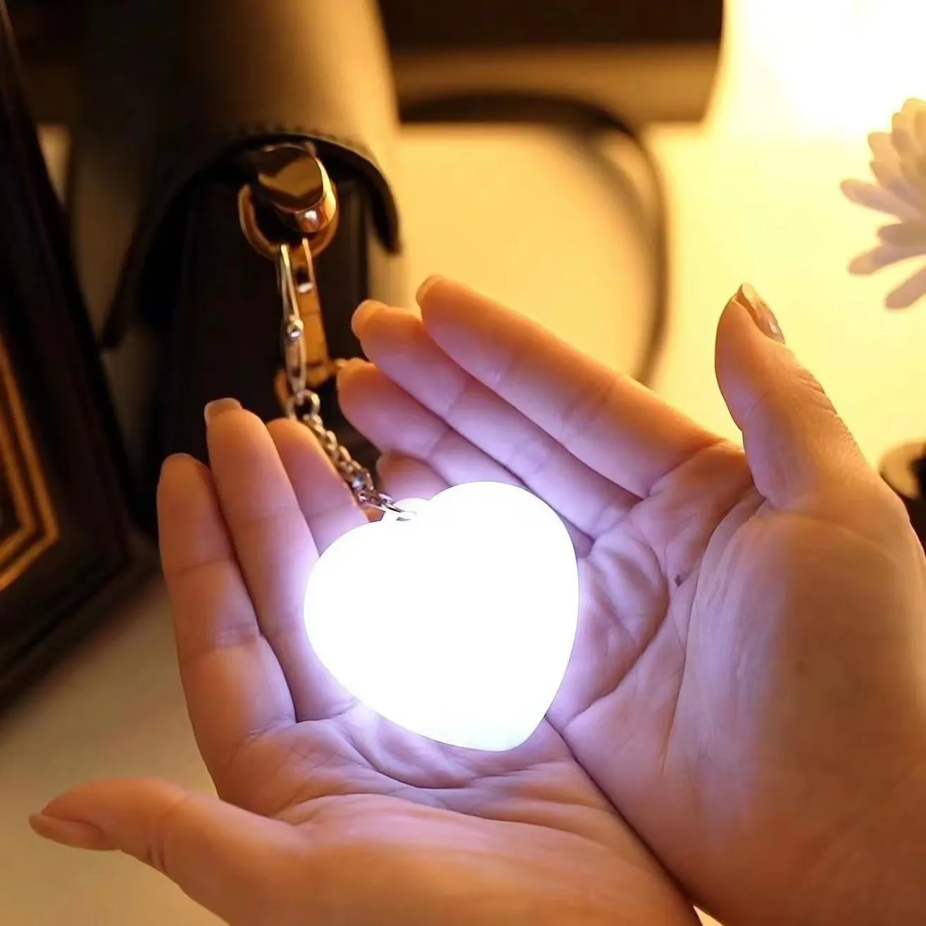 Touch Sensitive LED Charging Lamp Purse Light Handbag with Automatic Sensor Bed Lamp Heart Light Gift Ideas Women