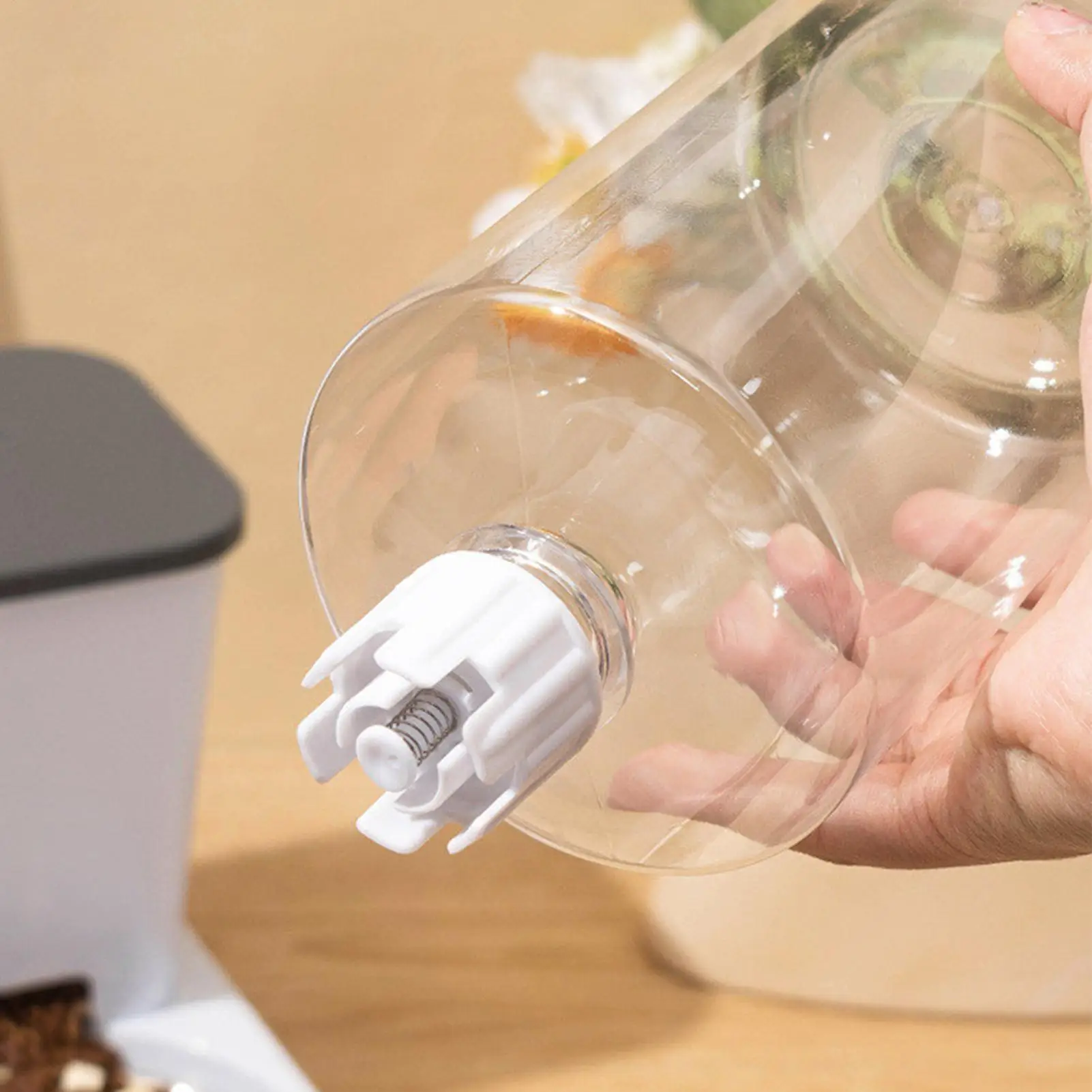 

Кормушка для кошек и диспенсер для воды, нескользящая автоматическая питьевая бутылка, съемный диспенсер для корма и воды для домашних животных, принадлежности для кормления домашних животных