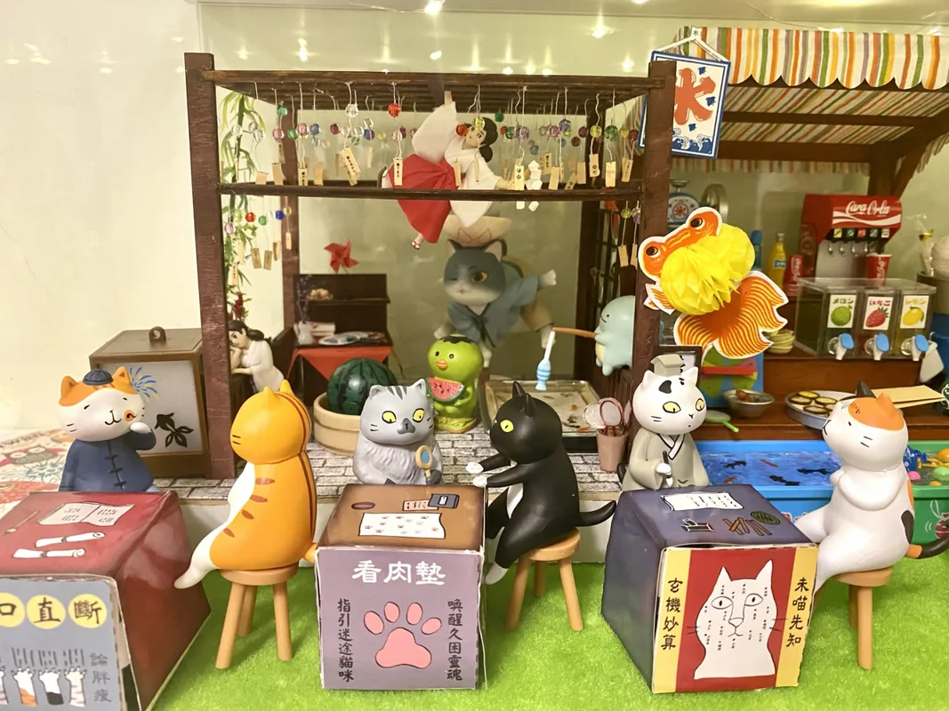 

Anime Figure Fortune Telling Cat Blind Box Cute Cat Action Figure With Stool Kawaii Desktop Decoration Kids Trendy Toys Gifts