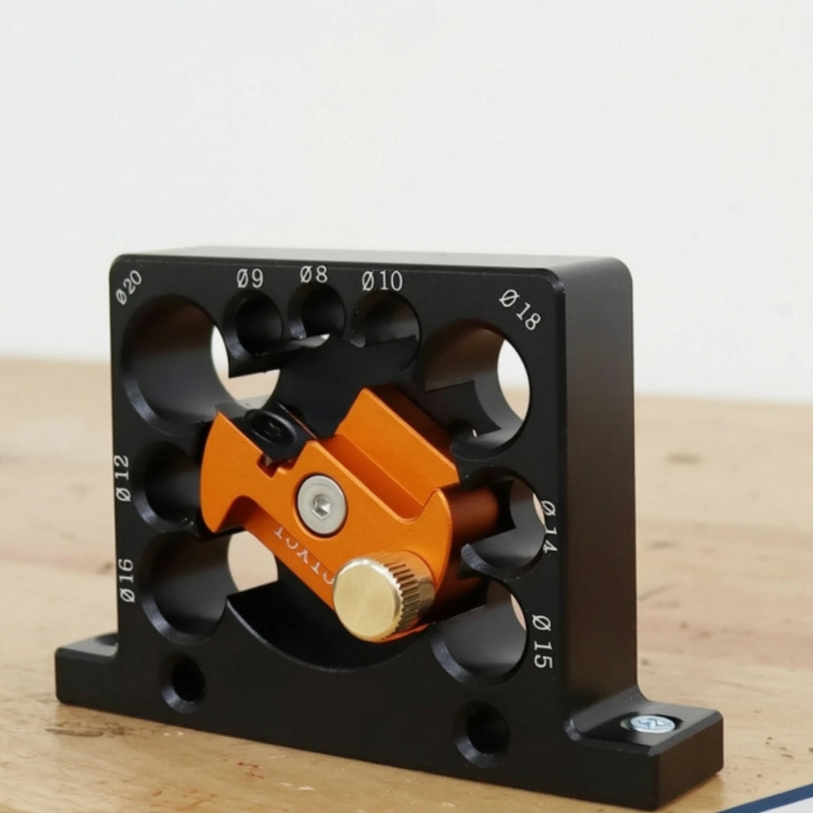 Wood Dowel Rounding Tool Adjustable Dowel Maker with Clamps Round Rod Maker Jig Manual-Feed Easy to Use for Woodworkers