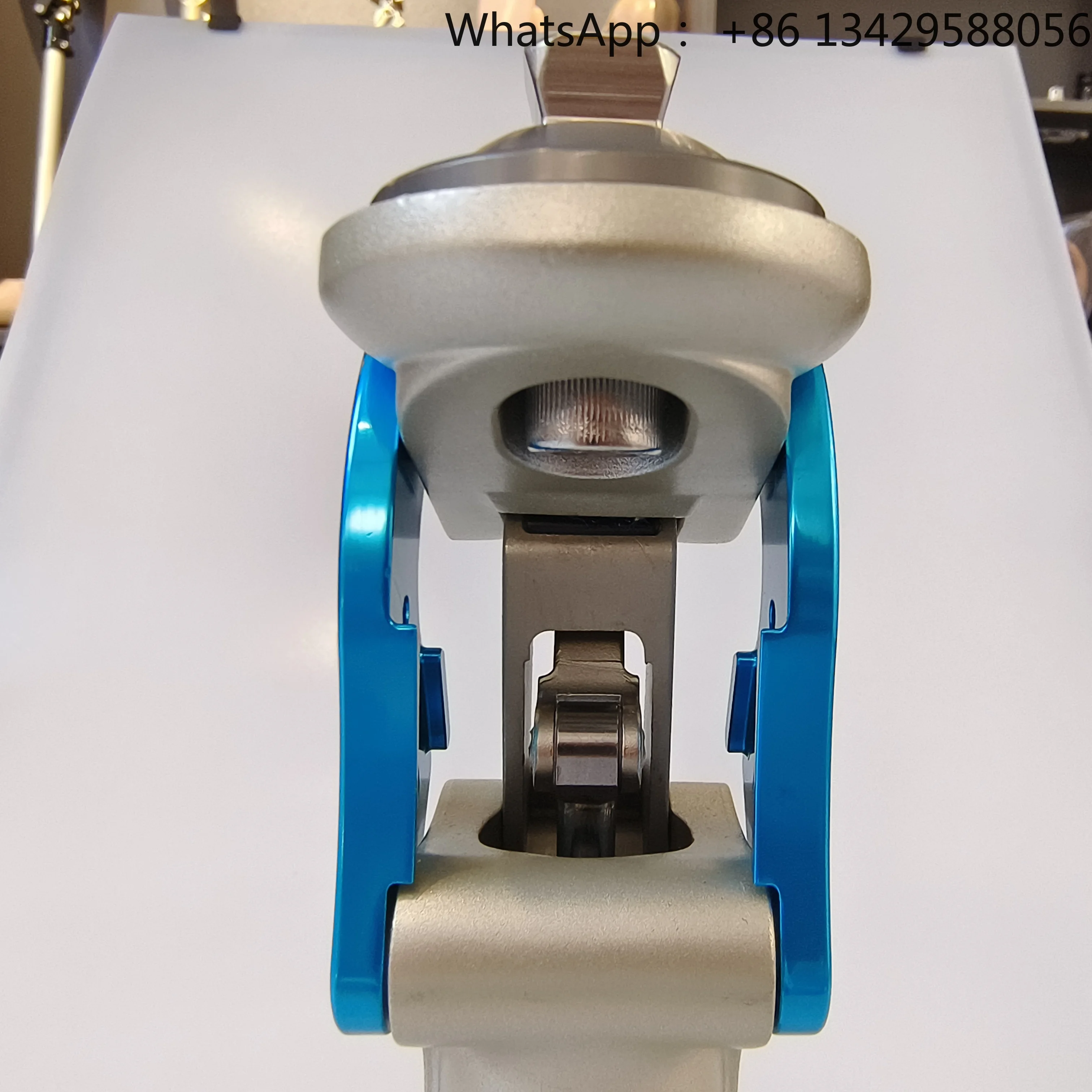 

Manufacturer Customization Modern High-performance Compact Safe Pneumatic Knee Joint for Above Knee