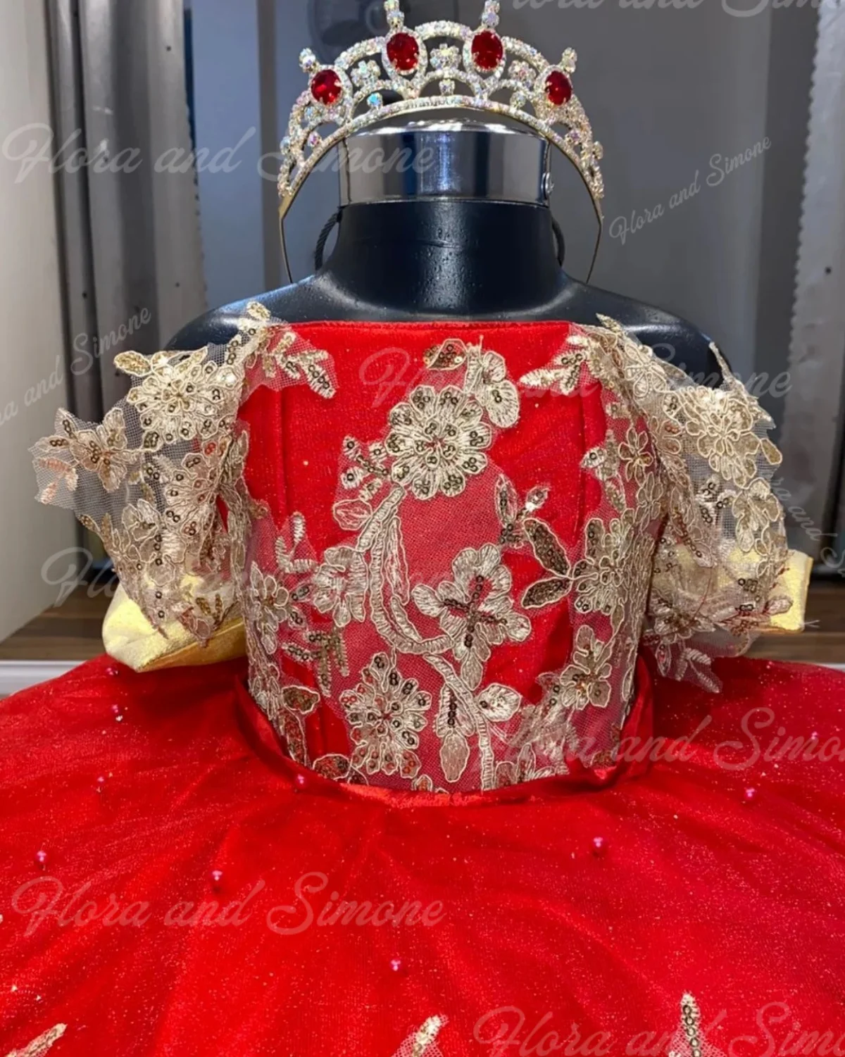 Vestido lujoso de flores rojas para niña, vestido de fiesta infantil con lazo de encaje dorado esponjoso para fiestas de actuación de banquete de comunión personalizado
