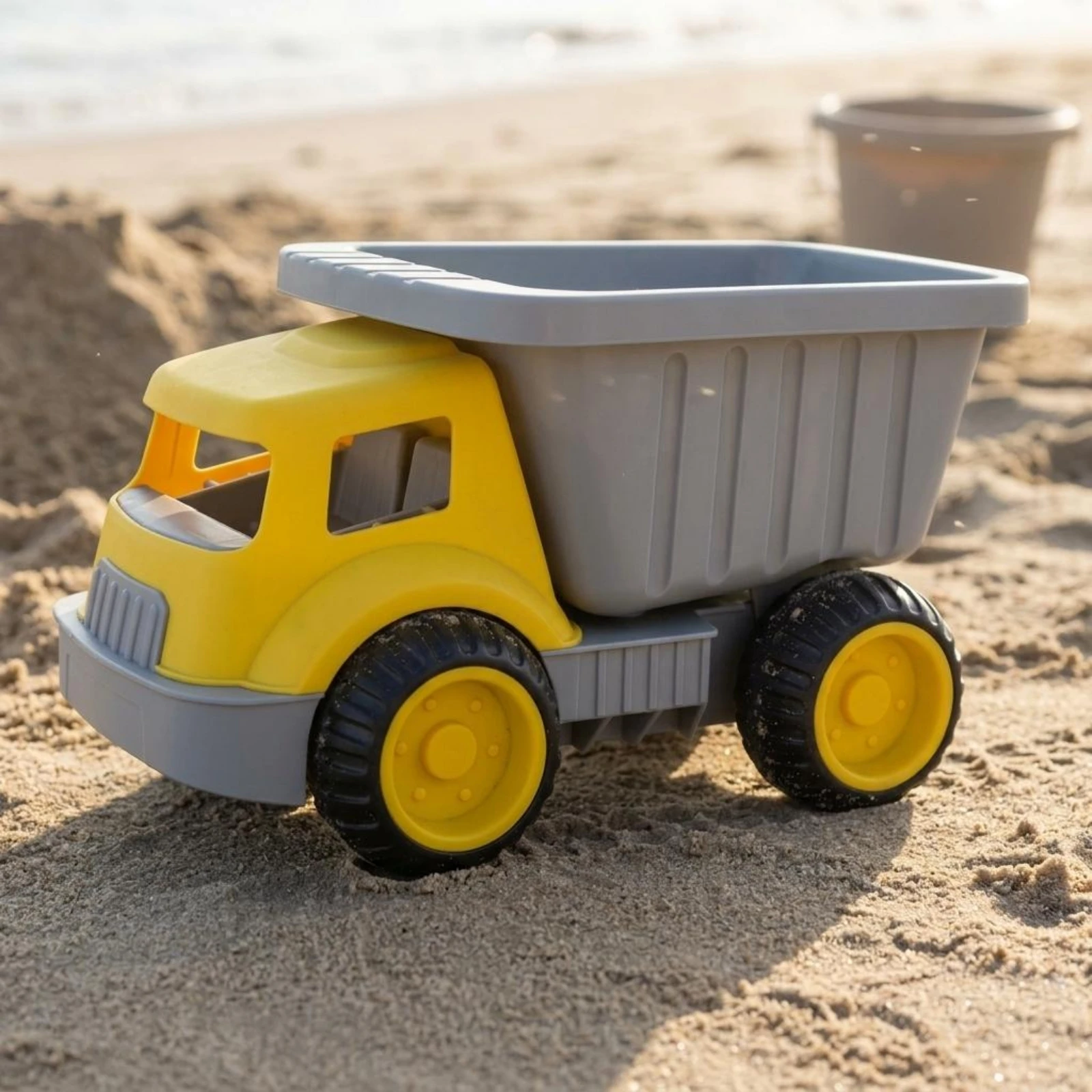 camion-de-transport-de-sable-jaune-camion-benne-de-plage-jouet-pour-enfants-carrosserie-grise-roues-roulettes-illimitees-pour-enfants