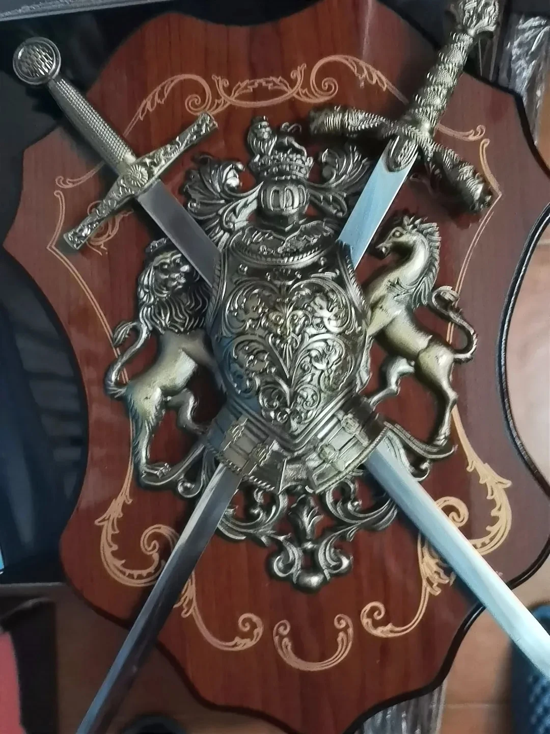 Vintage Medieval Wall Mounted Sword & Shield Ornament for Bar, Cafe, Living Room