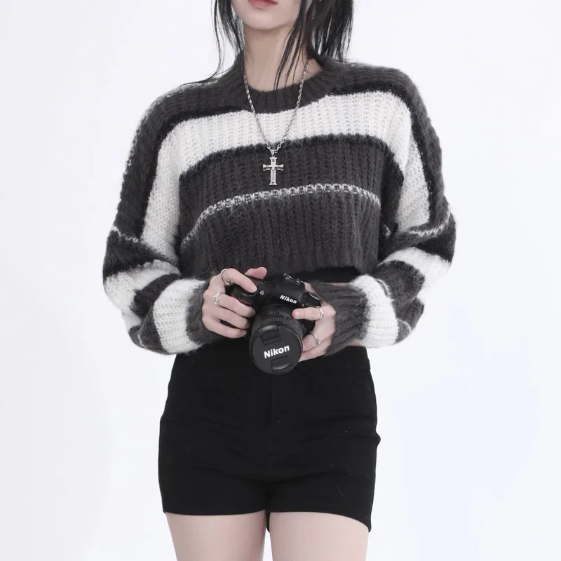 

Women Fashion Cropped Sweater Sexy Tops Women Black White Striped Loose Pullover Knitted Sweater Fashion Jumper