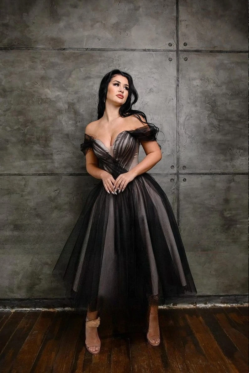 Abito da sposa gotico lunghezza tè corto con spalle scoperte Abito da ballo da sposa modesto Abito in tulle Abiti da sera per feste