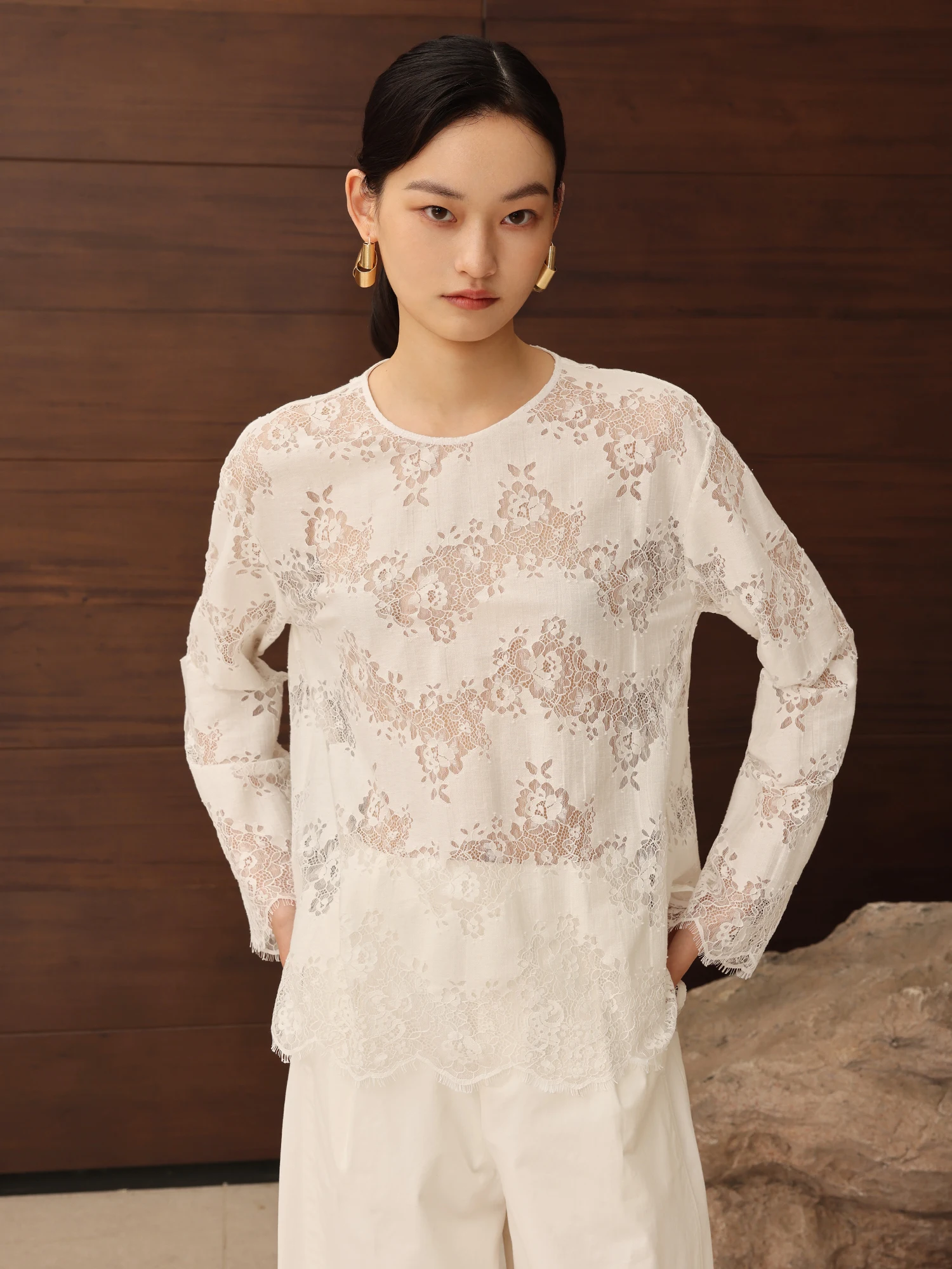 

Chinese Sle Lace Hollow out oulder irt Women's round Ne Loose Fit Long Sve Casual Top Ele Floral Pattern