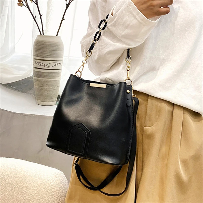 Retro Elegant Female Chain Tote Bucket Bag Women Chain Pu Leather Portable Handbag Travel Fashion Simple Shoulder Messenger Bag